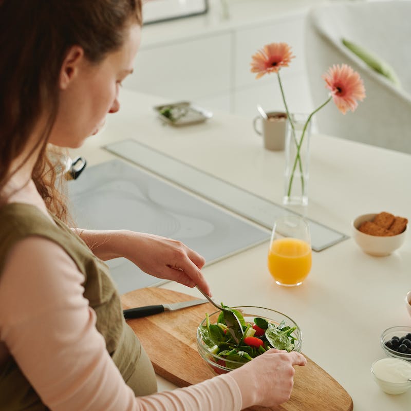 Đậu phộng ăn kèm với salad rất ngon
